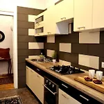 Unique Spacious Classic Three Bedroom Midtown ! Billiard ! Apartamento Riga