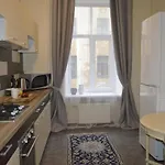 Unique Spacious Classic Three Bedroom Midtown ! Billiard ! Apartamento