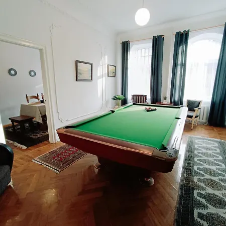 Unique Spacious Classic 3 Bedroom Midtown ! Billiard ! * Riga