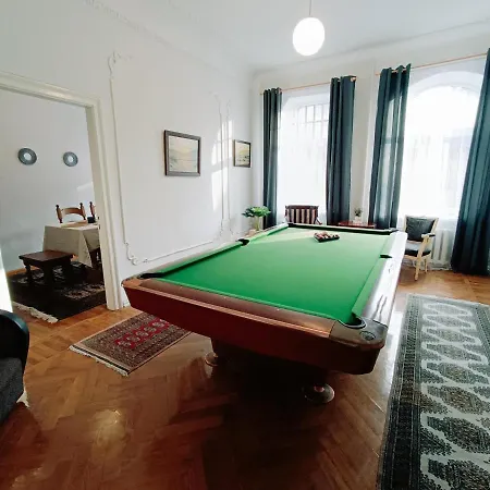 Unique Spacious Classic Three Bedroom Midtown ! Billiard ! * Riga
