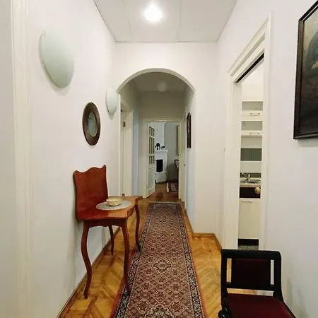 דירה Unique Spacious Classic 3 Bedroom Midtown ! Billiard !