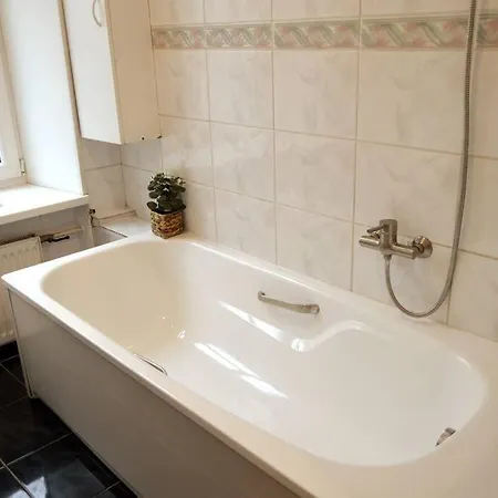 Unique Spacious Classic 3 Bedroom Midtown ! Billiard ! דירה *