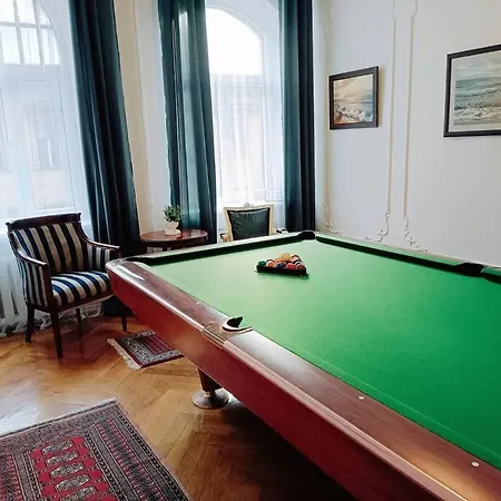 Lejlighed Unique Spacious Classic 3 Bedroom Midtown ! Billiard ! Riga