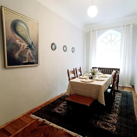 Unique Spacious Classic Three Bedroom Midtown ! Billiard ! * Riga