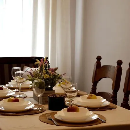 Lejlighed Unique Spacious Classic 3 Bedroom Midtown ! Billiard ! *