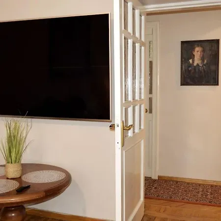 Unique Spacious Classic 3 Bedroom Midtown ! Billiard ! Apartment Riga