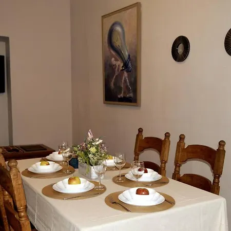 Unique Spacious Classic 3 Bedroom Midtown ! Billiard ! * ריגה