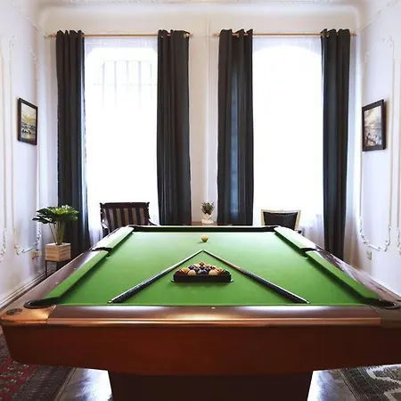 Unique Spacious Classic 3 Bedroom Midtown ! Billiard ! Riga