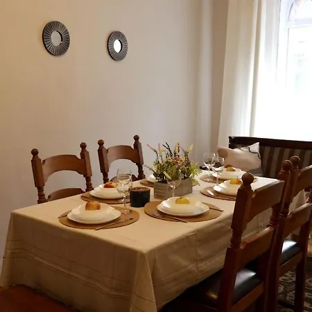 Lejlighed Unique Spacious Classic 3 Bedroom Midtown ! Billiard !