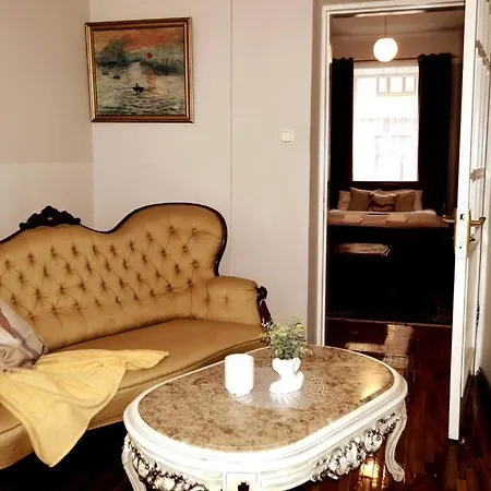 Lejlighed Unique Spacious Classic 3 Bedroom Midtown ! Billiard ! *