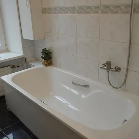 Unique Spacious Classic 3 Bedroom Midtown ! Billiard ! Apartment *