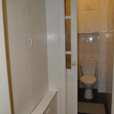 דירה Unique Spacious Classic 3 Bedroom Midtown ! Billiard ! ריגה