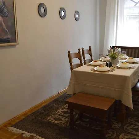 Unique Spacious Classic 3 Bedroom Midtown ! Billiard ! * ריגה