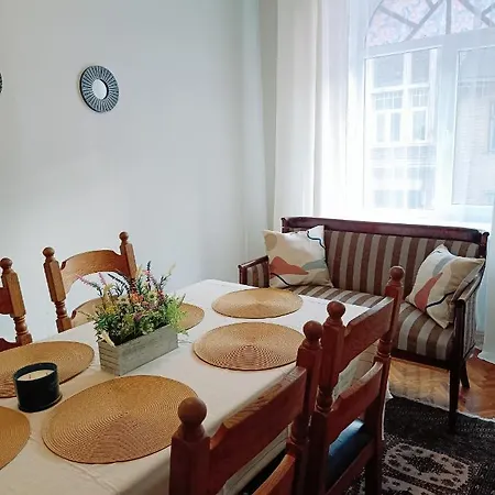 Lejlighed Unique Spacious Classic 3 Bedroom Midtown ! Billiard ! Riga