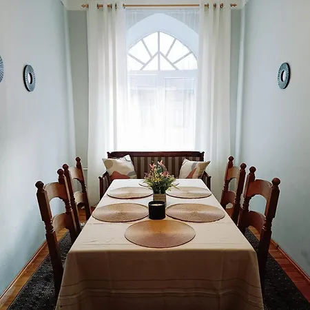 דירה Unique Spacious Classic 3 Bedroom Midtown ! Billiard ! *