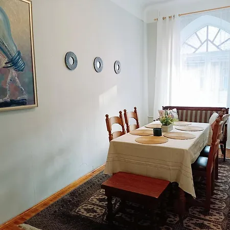 Unique Spacious Classic 3 Bedroom Midtown ! Billiard ! ריגה