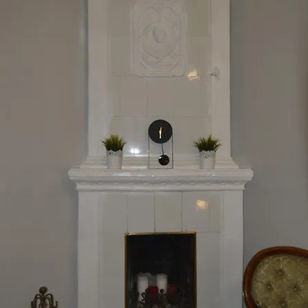 Unique Spacious Classic 3 Bedroom Midtown ! Billiard ! *