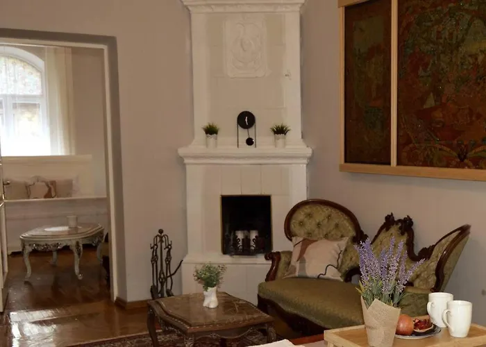 Apartment Unique Spacious Classic Three Bedroom Midtown ! Billiard ! *