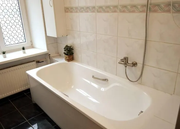 Unique Spacious Classic Three Bedroom Midtown ! Billiard ! Apartment *