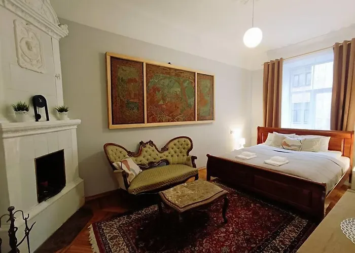 Unique Spacious Classic Three Bedroom Midtown ! Billiard ! Apartment