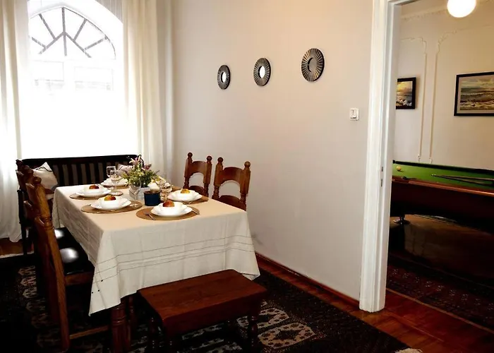 Unique Spacious Classic Three Bedroom Midtown ! Billiard ! Apartment Riga