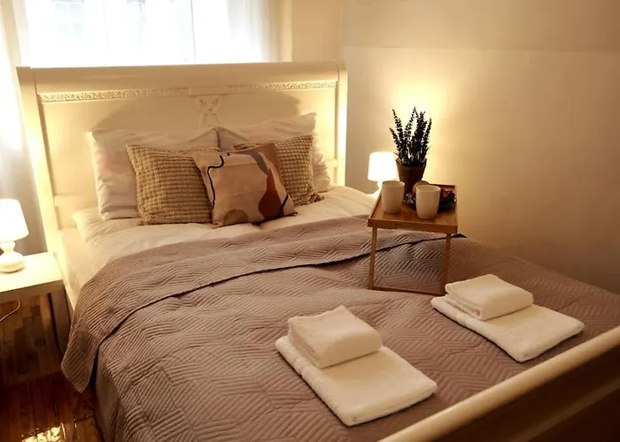 Unique Spacious Classic Three Bedroom Midtown ! Billiard ! *