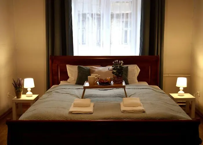 Unique Spacious Classic Three Bedroom Midtown ! Billiard !