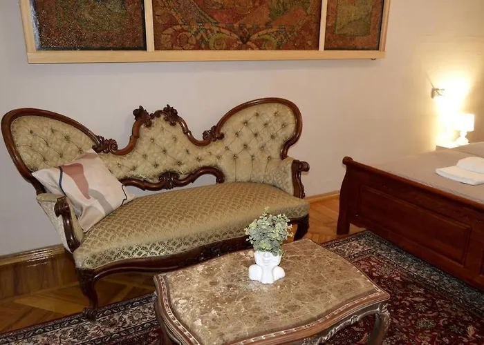 Unique Spacious Classic Three Bedroom Midtown ! Billiard ! *