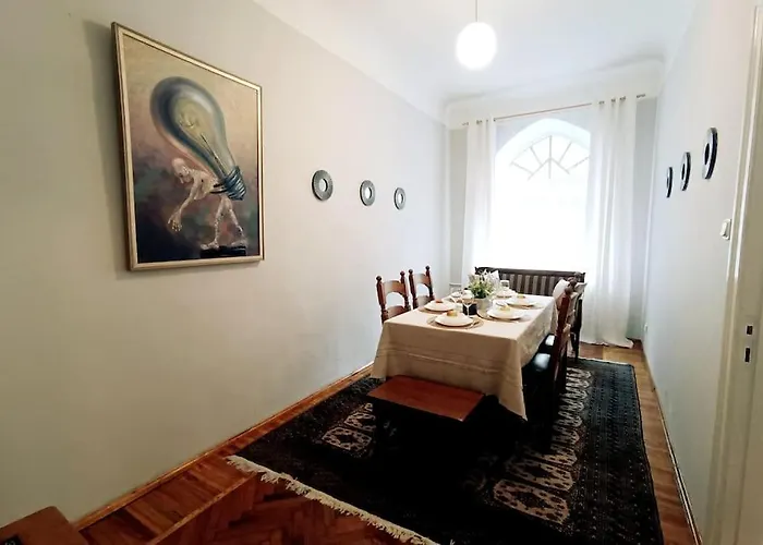 Unique Spacious Classic Three Bedroom Midtown ! Billiard ! * Riga