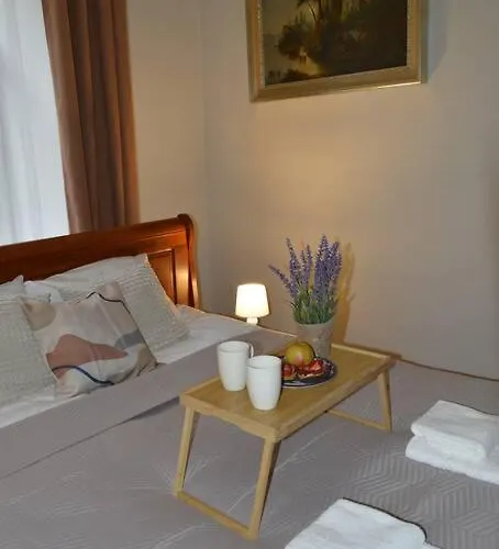 Unique Spacious Classic Three Bedroom Midtown ! Billiard !