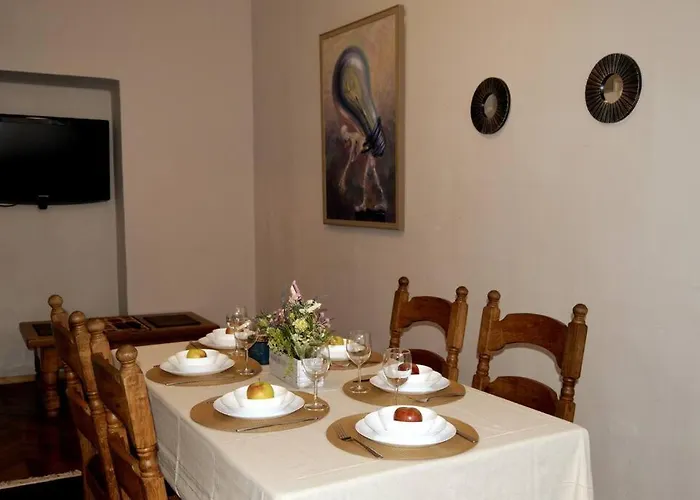 Unique Spacious Classic Three Bedroom Midtown ! Billiard ! * Riga