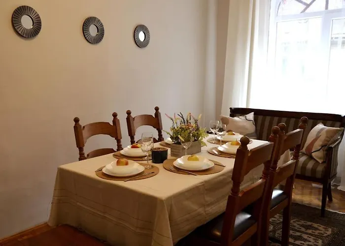 Apartment Unique Spacious Classic Three Bedroom Midtown ! Billiard !