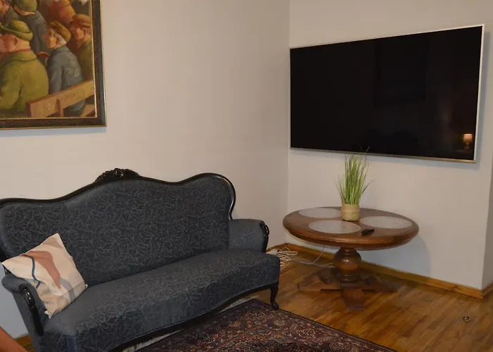 Unique Spacious Classic Three Bedroom Midtown ! Billiard ! * Riga