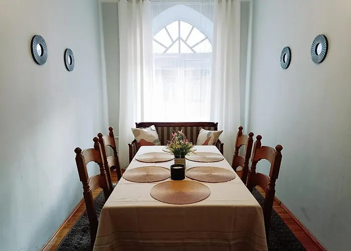 Apartment Unique Spacious Classic Three Bedroom Midtown ! Billiard ! *