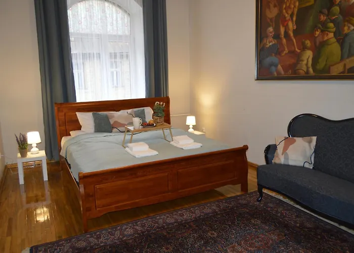 Apartment Unique Spacious Classic Three Bedroom Midtown ! Billiard ! Riga