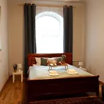 Unique Spacious Classic Three Bedroom Midtown ! Billiard ! Appartement