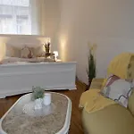Appartement Unique Spacious Classic Three Bedroom Midtown ! Billiard !