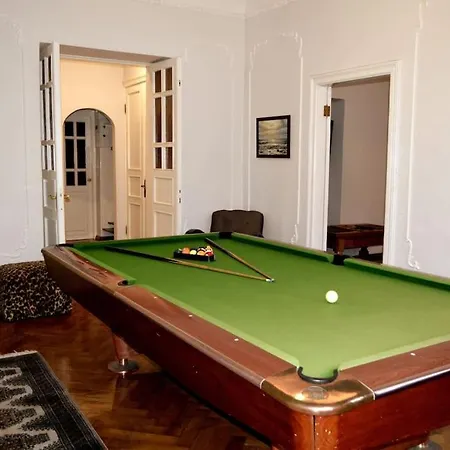 Unique Spacious Classic 3 Bedroom Midtown ! Billiard ! Appartement Riga
