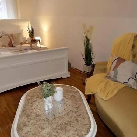 Unique Spacious Classic 3 Bedroom Midtown ! Billiard ! Appartement