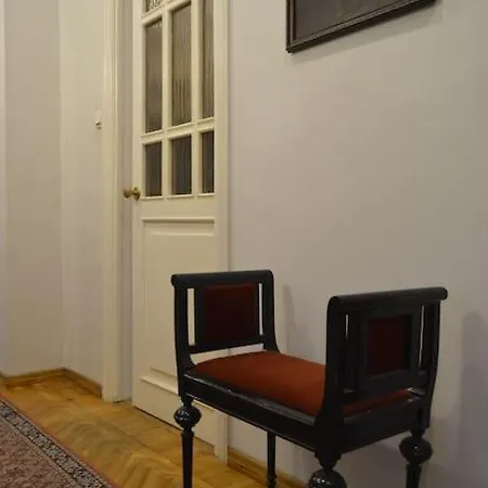 Unique Spacious Classic 3 Bedroom Midtown ! Billiard ! * Riga