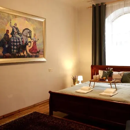 Unique Spacious Classic 3 Bedroom Midtown ! Billiard ! Appartement Riga