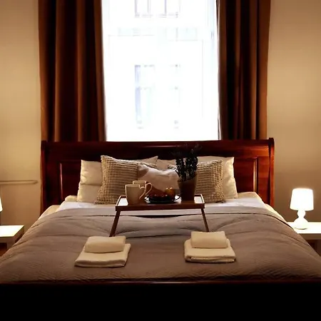 Unique Spacious Classic 3 Bedroom Midtown ! Billiard ! Appartement Riga