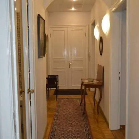 Unique Spacious Classic 3 Bedroom Midtown ! Billiard ! *