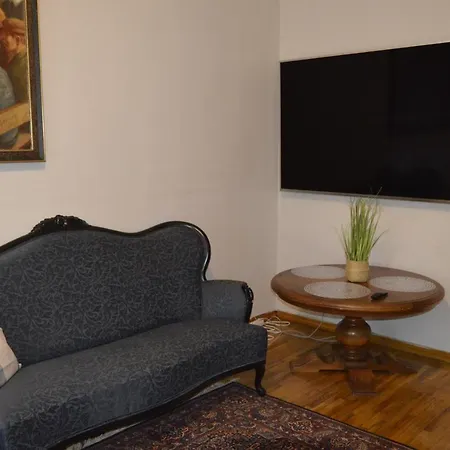 Unique Spacious Classic Three Bedroom Midtown ! Billiard ! * Riga